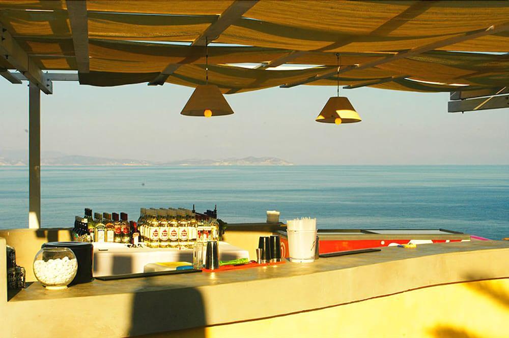 Cape Napos Aparthotel 3*