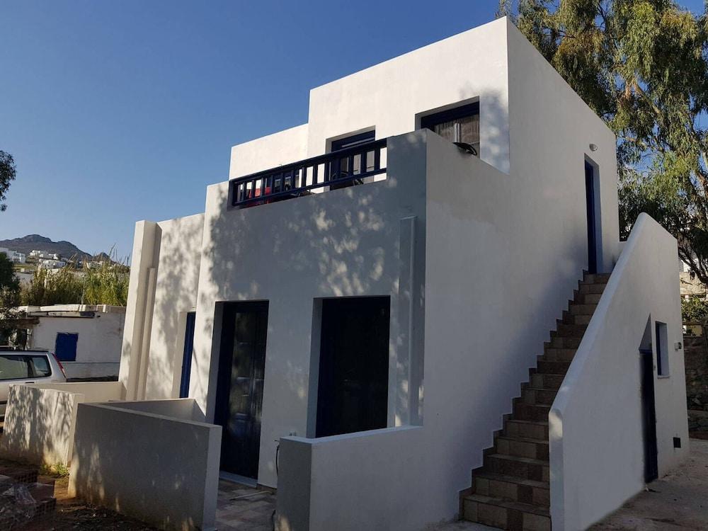Almiriki Serifos Guest house