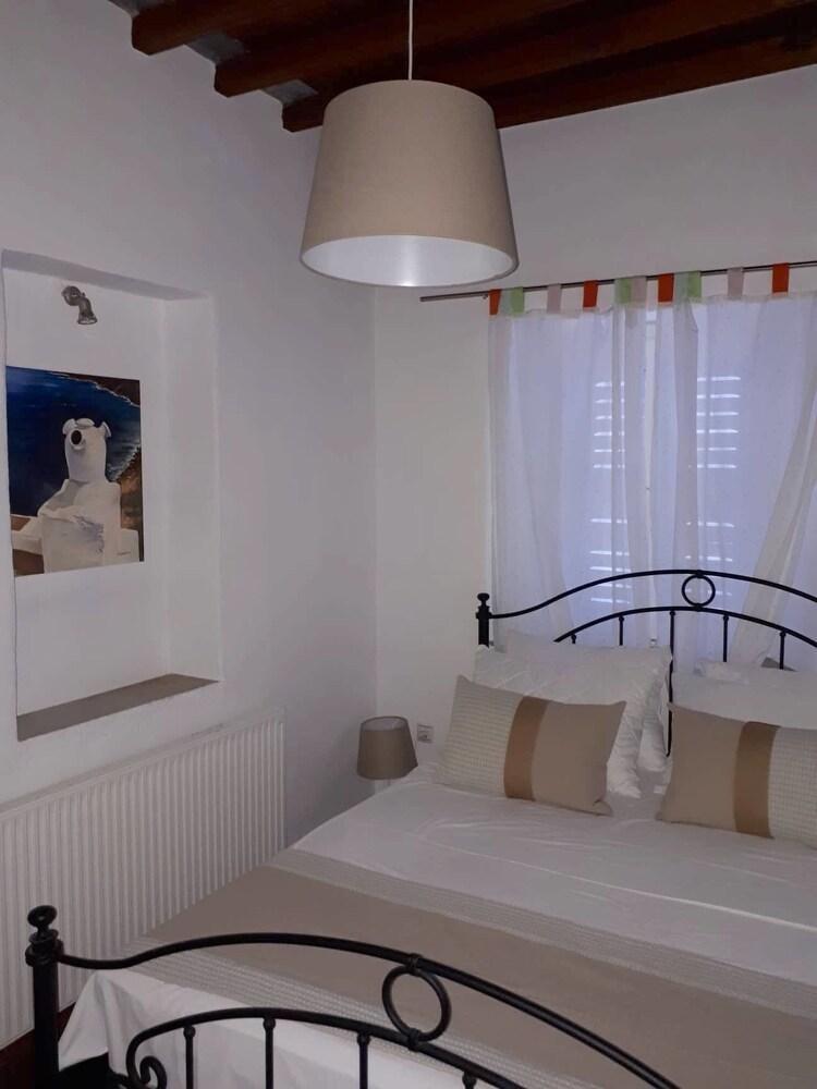 Plakoto House *