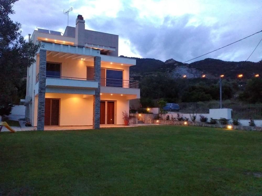 Our House Luxury Suites *