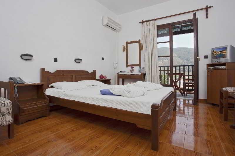 Hotel Dionyssos Skopelos Town