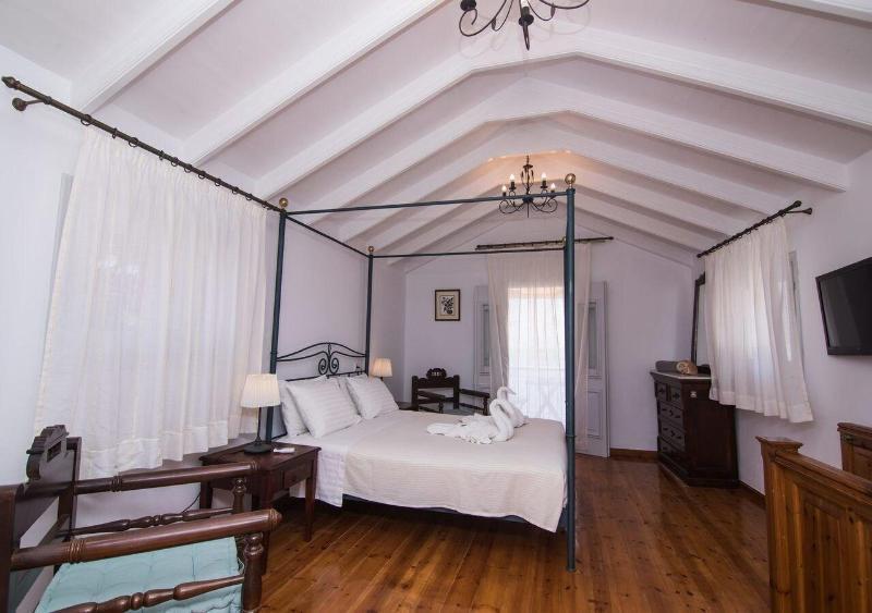 Niriides Hotel Apartments Symi
