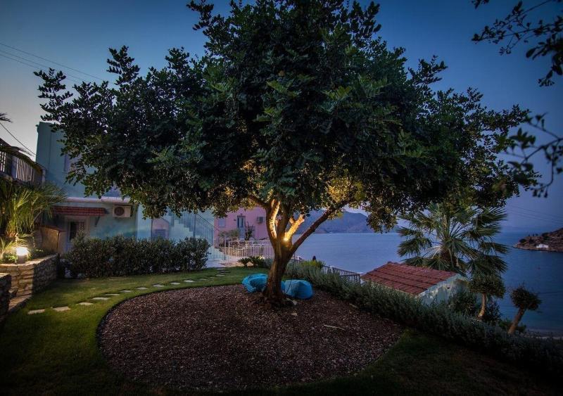 Niriides Hotel Apartments 3*