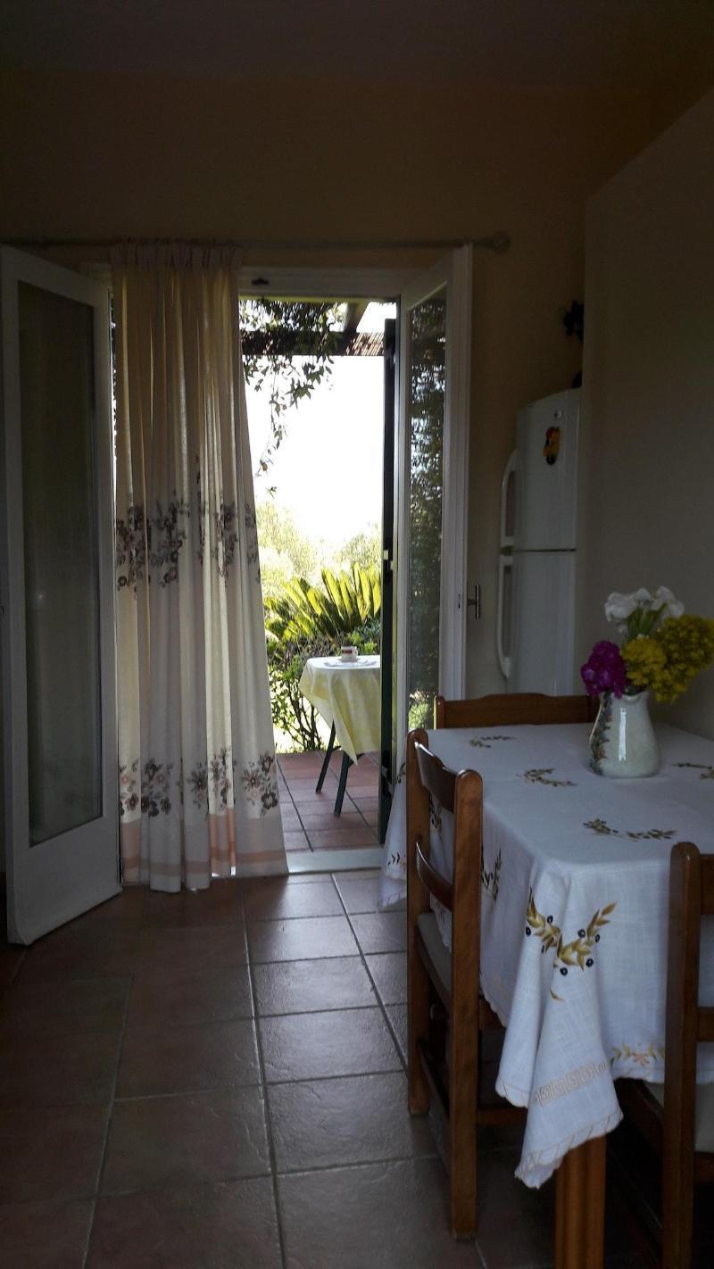 Apartment Moschona *
