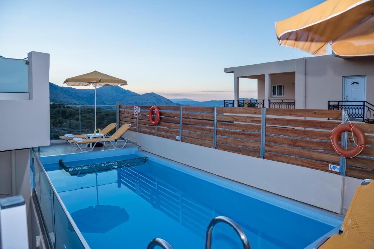Giannis Pool In Kastelos *