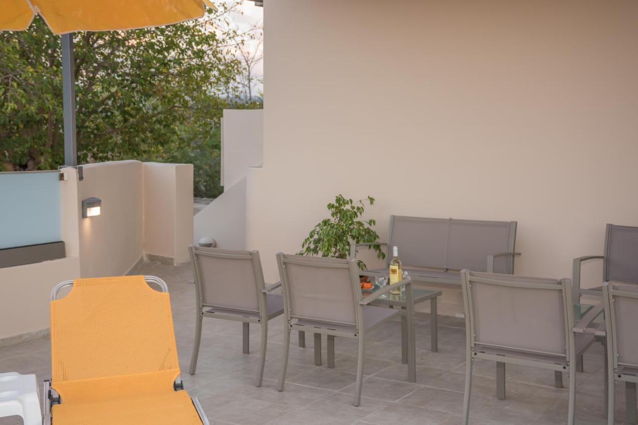 Apartment Giannis Pool In Kastelos Kastellos