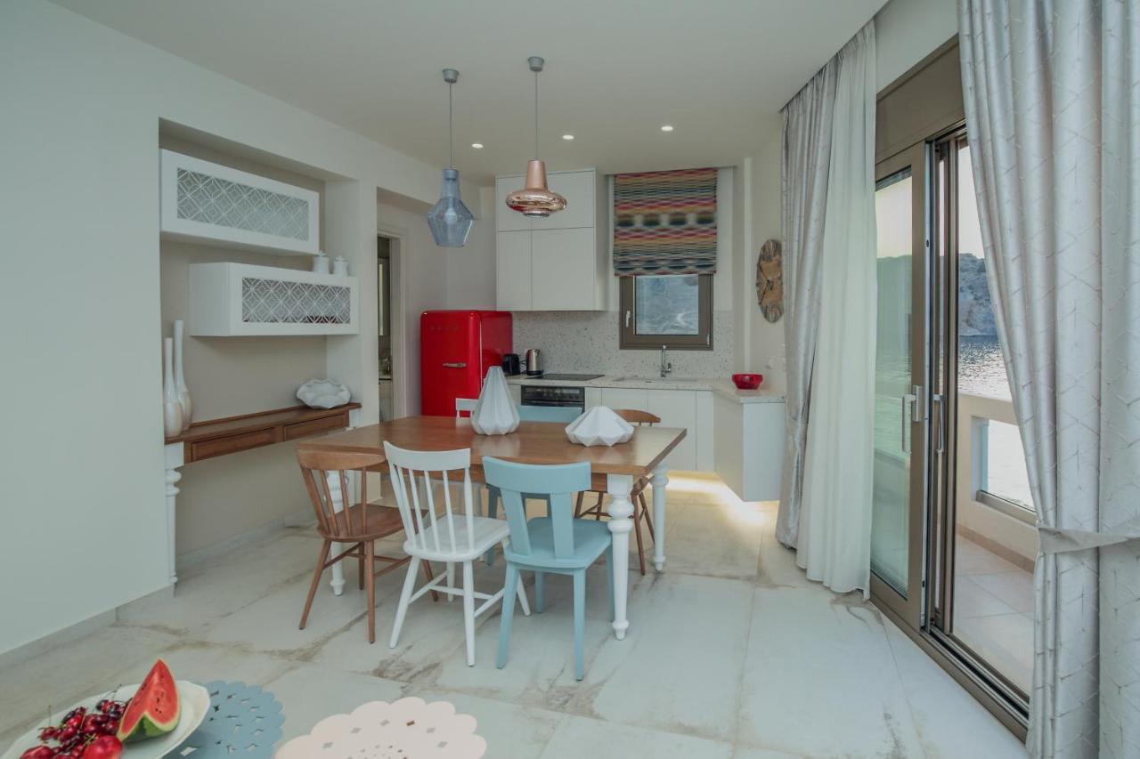 Almyra Seaside House *