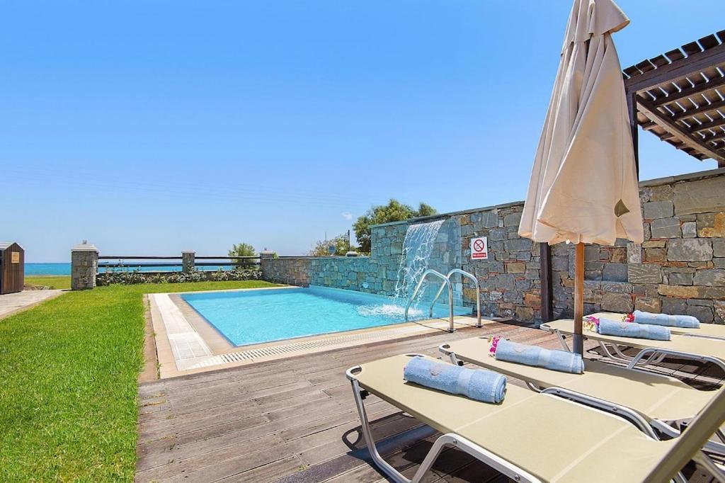 Horizon Line, Holiday home *