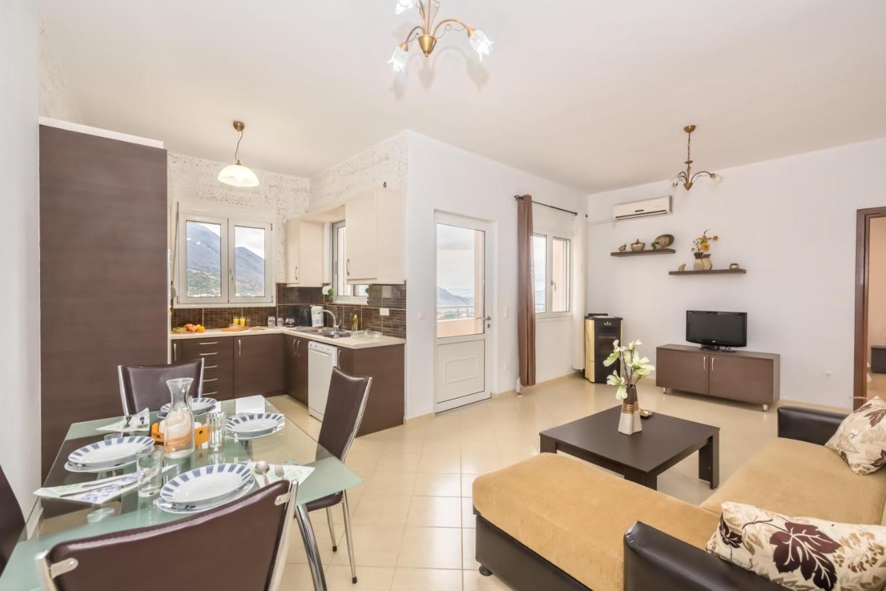 Apartment Giannis Pool In Kastelos Kastellos