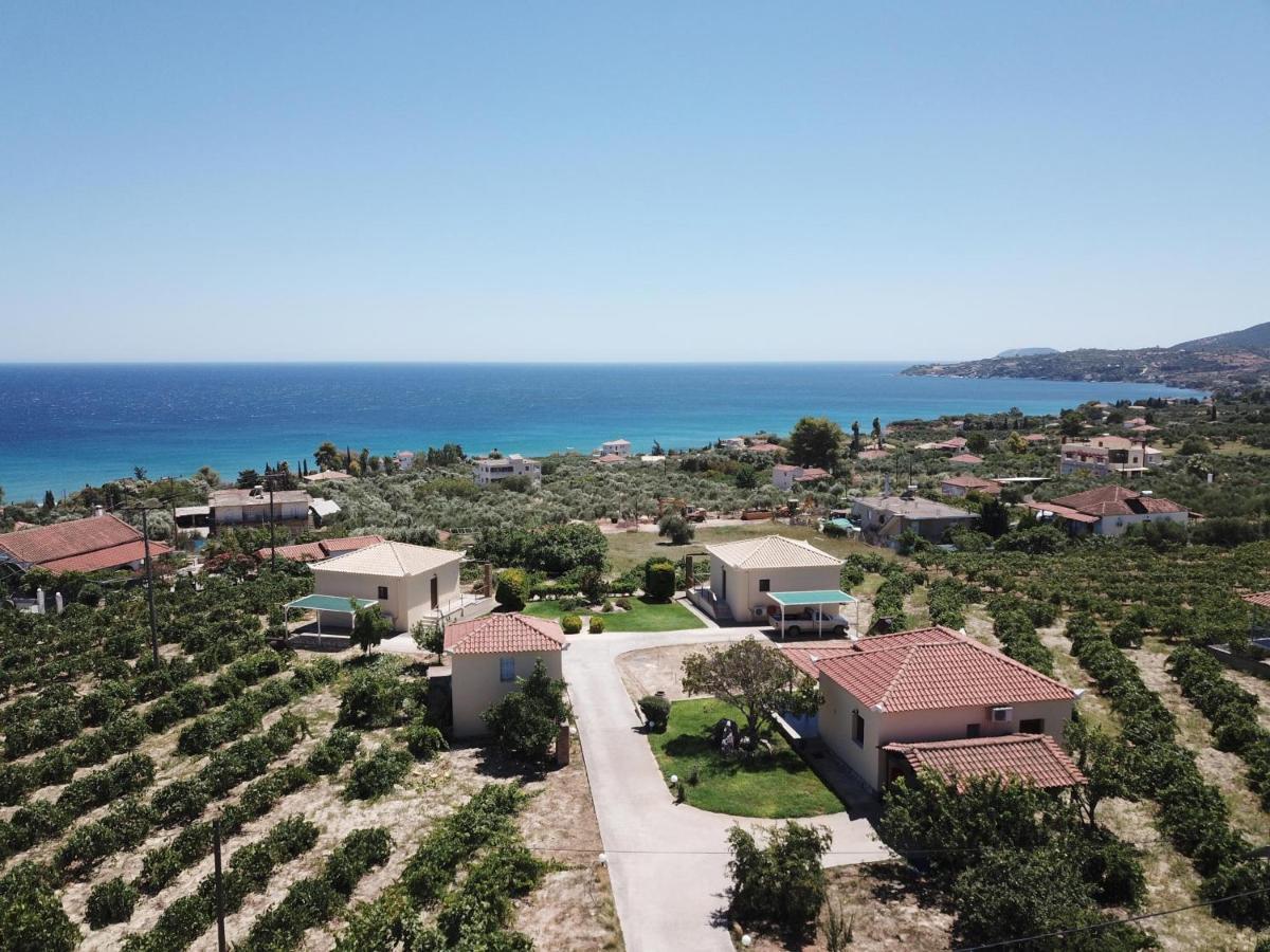 Takis Bizos House 1 Holiday home *