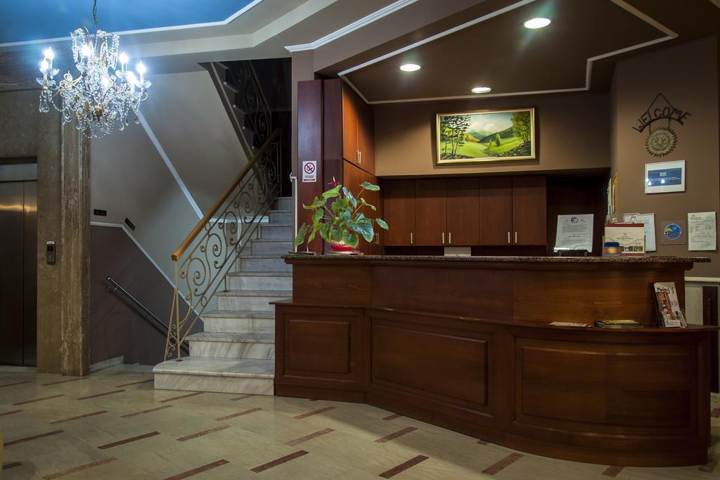 Marianna Hotel Drama