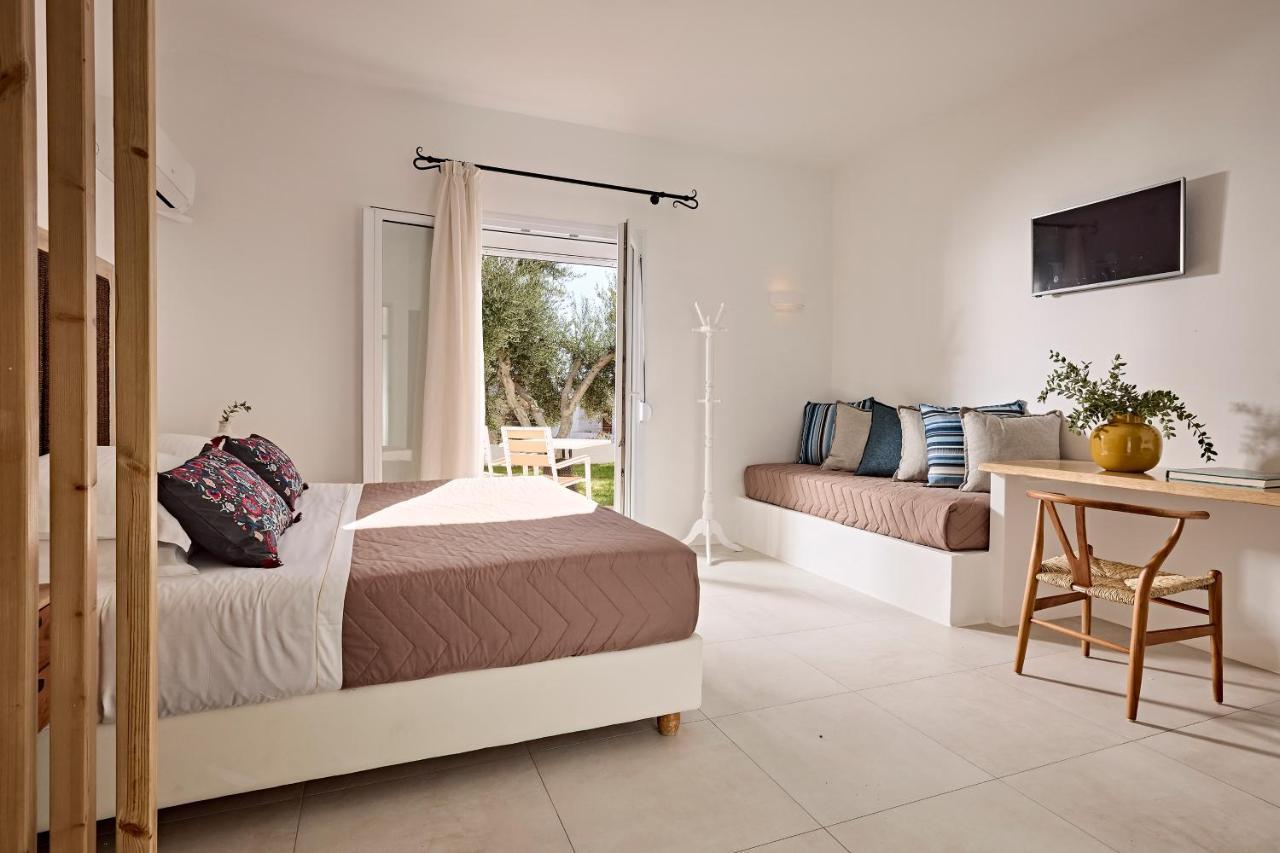 Santa Maria Village & Adamantas (Milos)