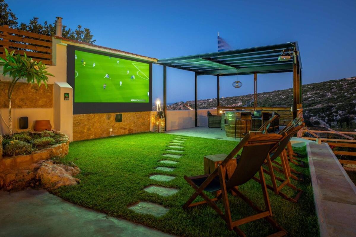 Staras - With Private Heated Pool & Jacuzzi Villa