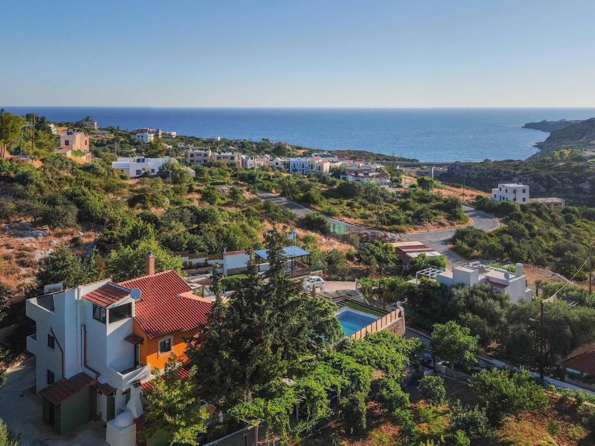 Staras - With Private Heated Pool & Jacuzzi *