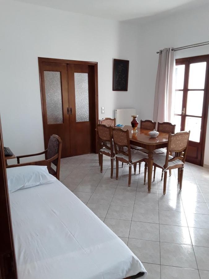 Square House Apartment *