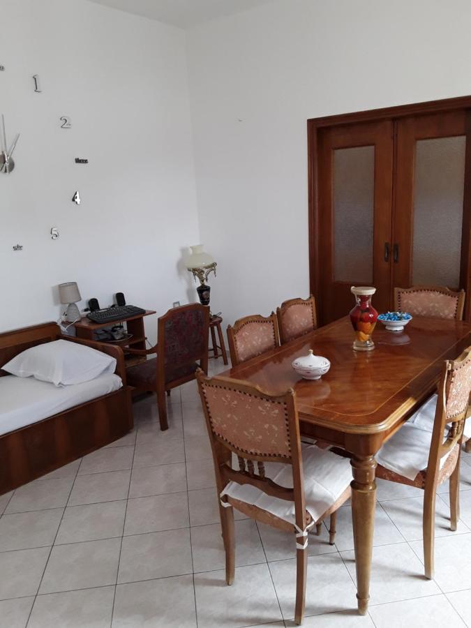 Square House Apartment