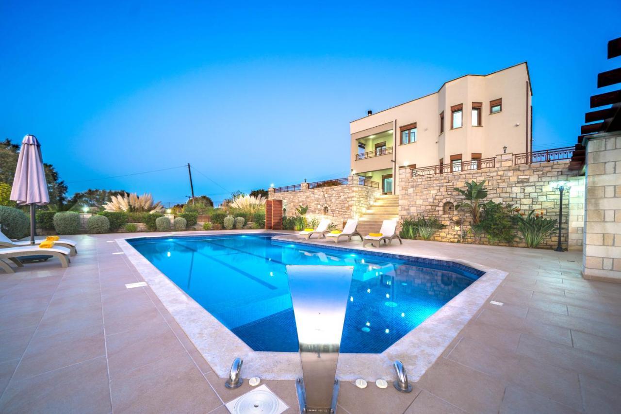 Iremia Luxury With Pool *