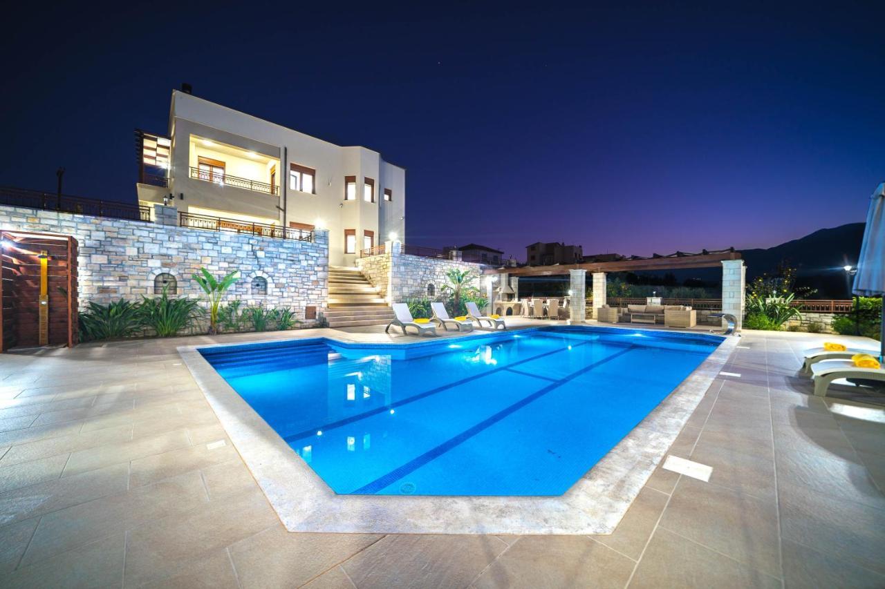 Iremia Luxury With Pool *