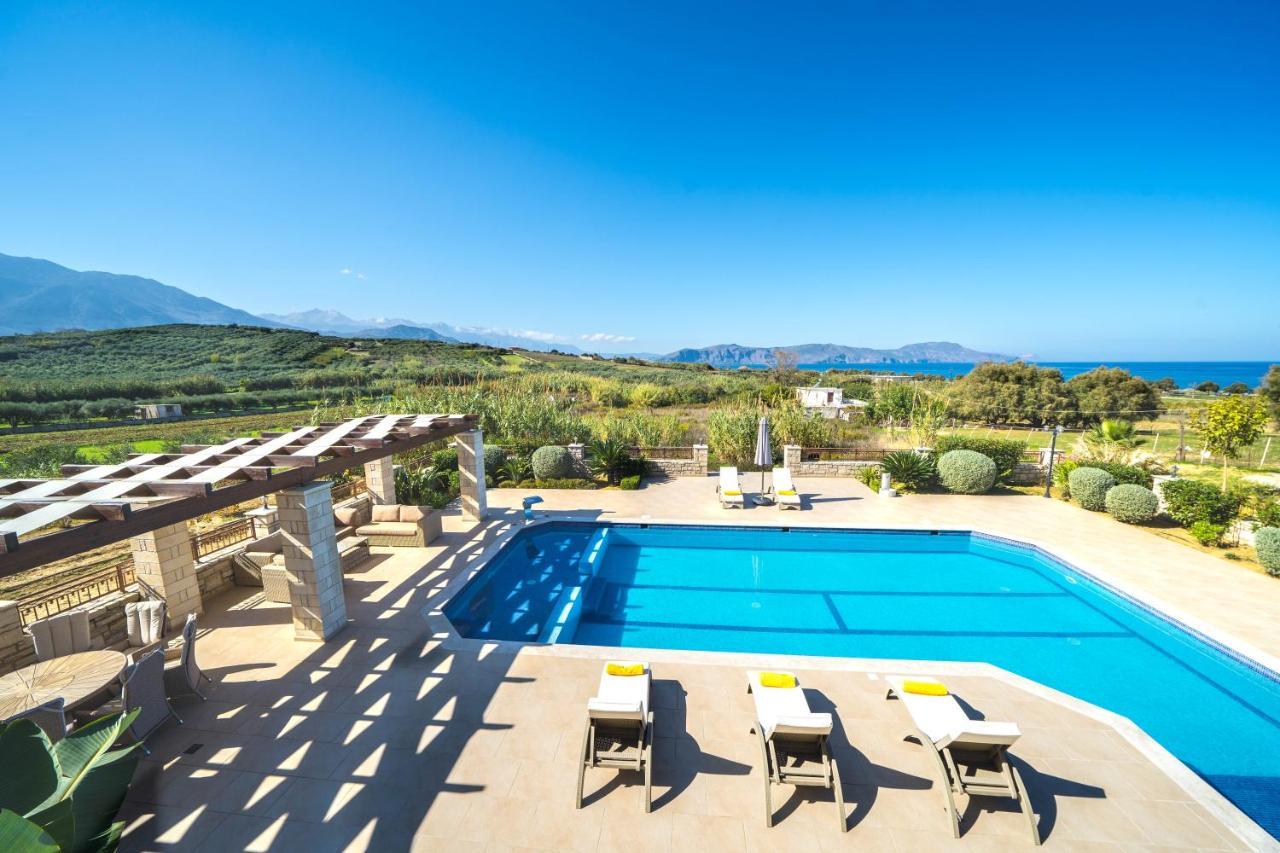 Iremia Luxury With Pool Villa *