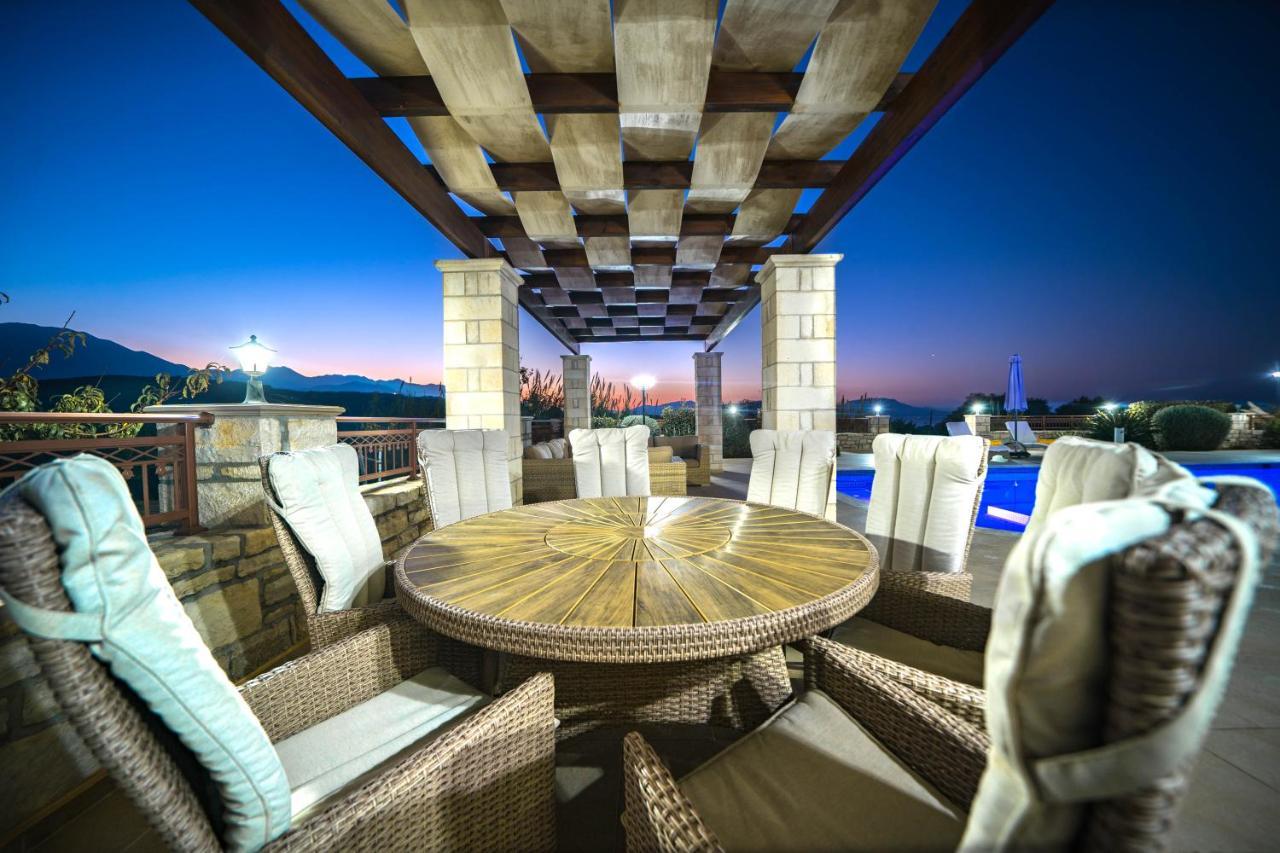 Iremia Luxury With Pool *