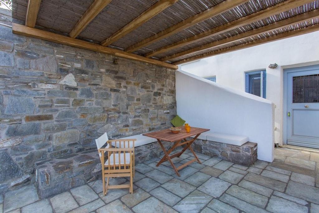 Villa Serifos Stone B