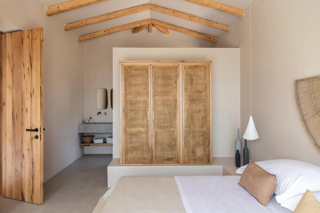 Pera Perou Unspoiled Luxury Agia Efimia