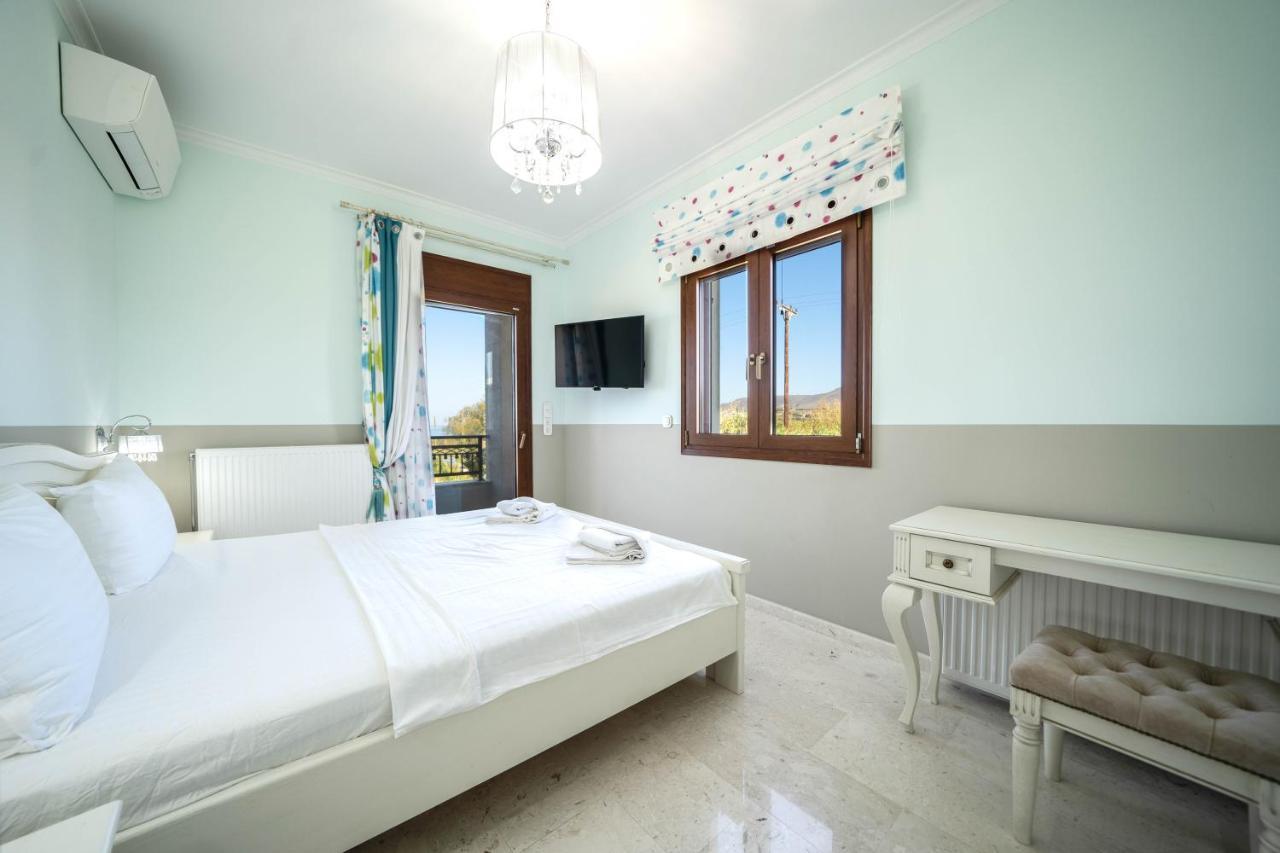 Iremia Luxury With Pool *