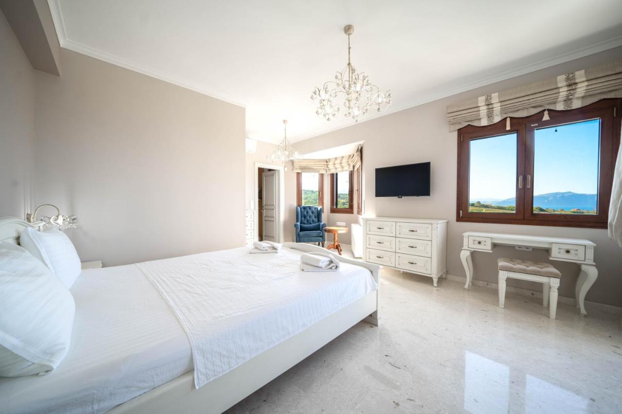 Iremia Luxury With Pool Villa *