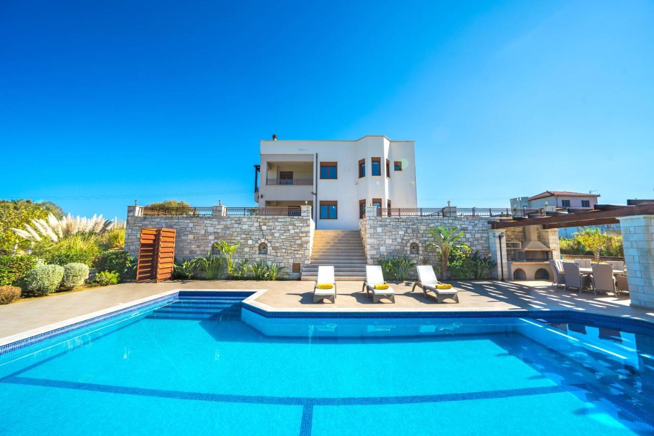 Iremia Luxury With Pool Villa *