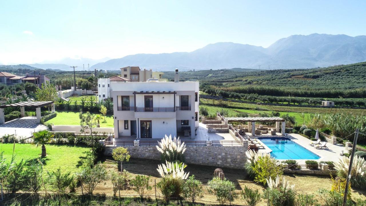 Iremia Luxury With Pool Villa *