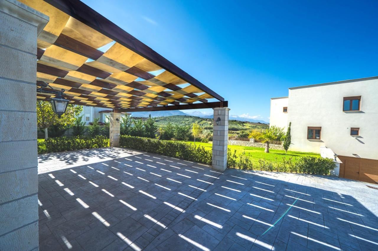 Iremia Luxury With Pool Villa *