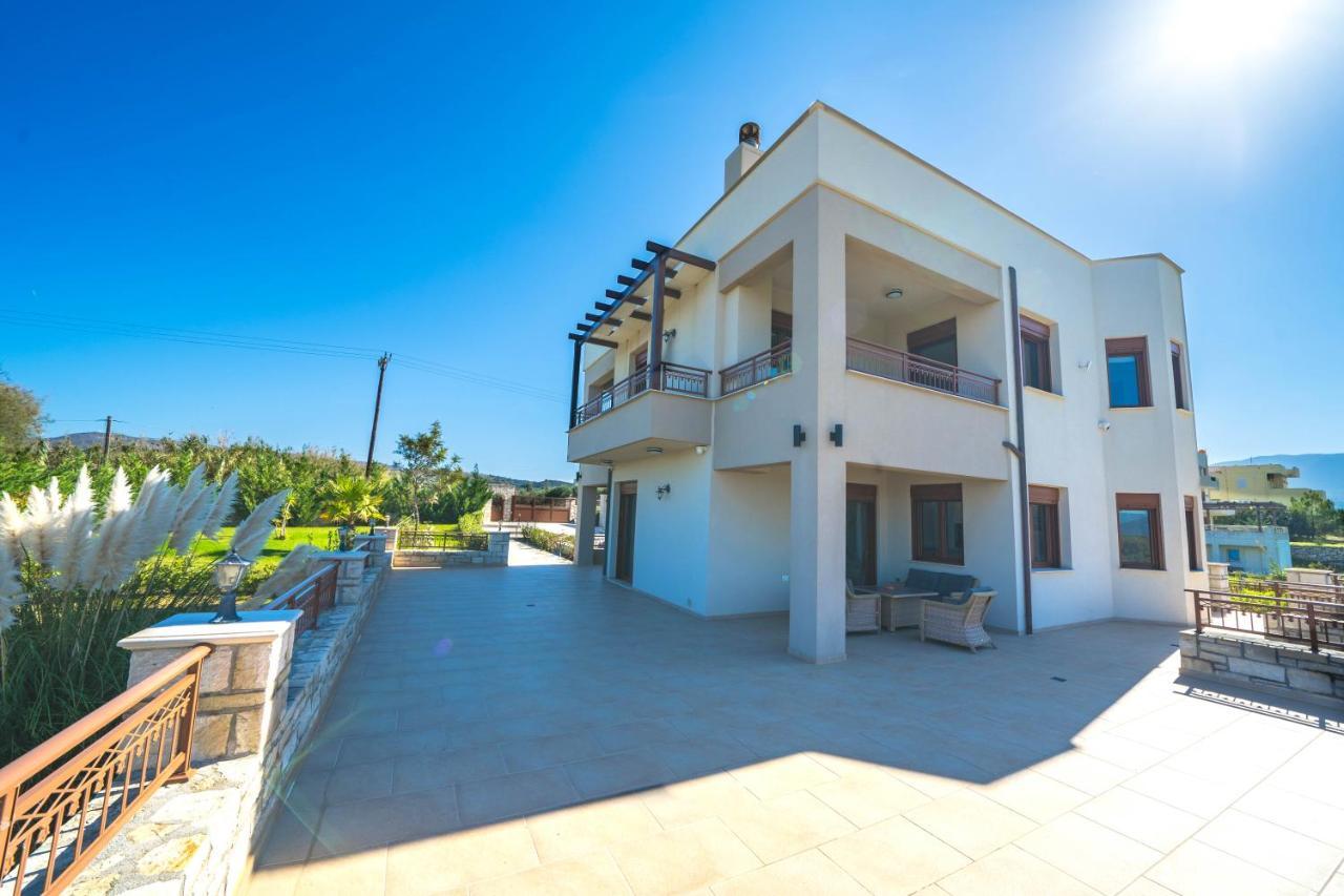 Iremia Luxury With Pool Villa