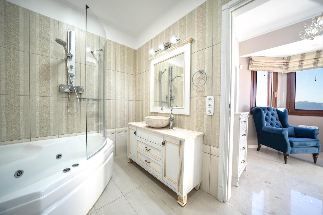 Iremia Luxury With Pool *