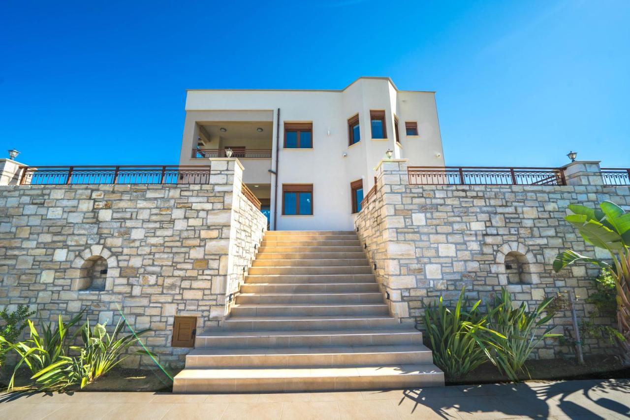 Iremia Luxury With Pool Villa *