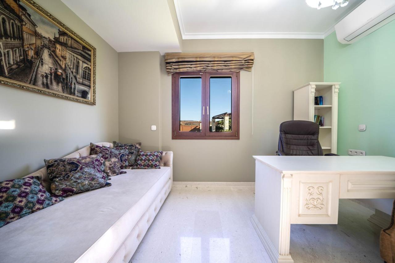 Iremia Luxury With Pool Villa *