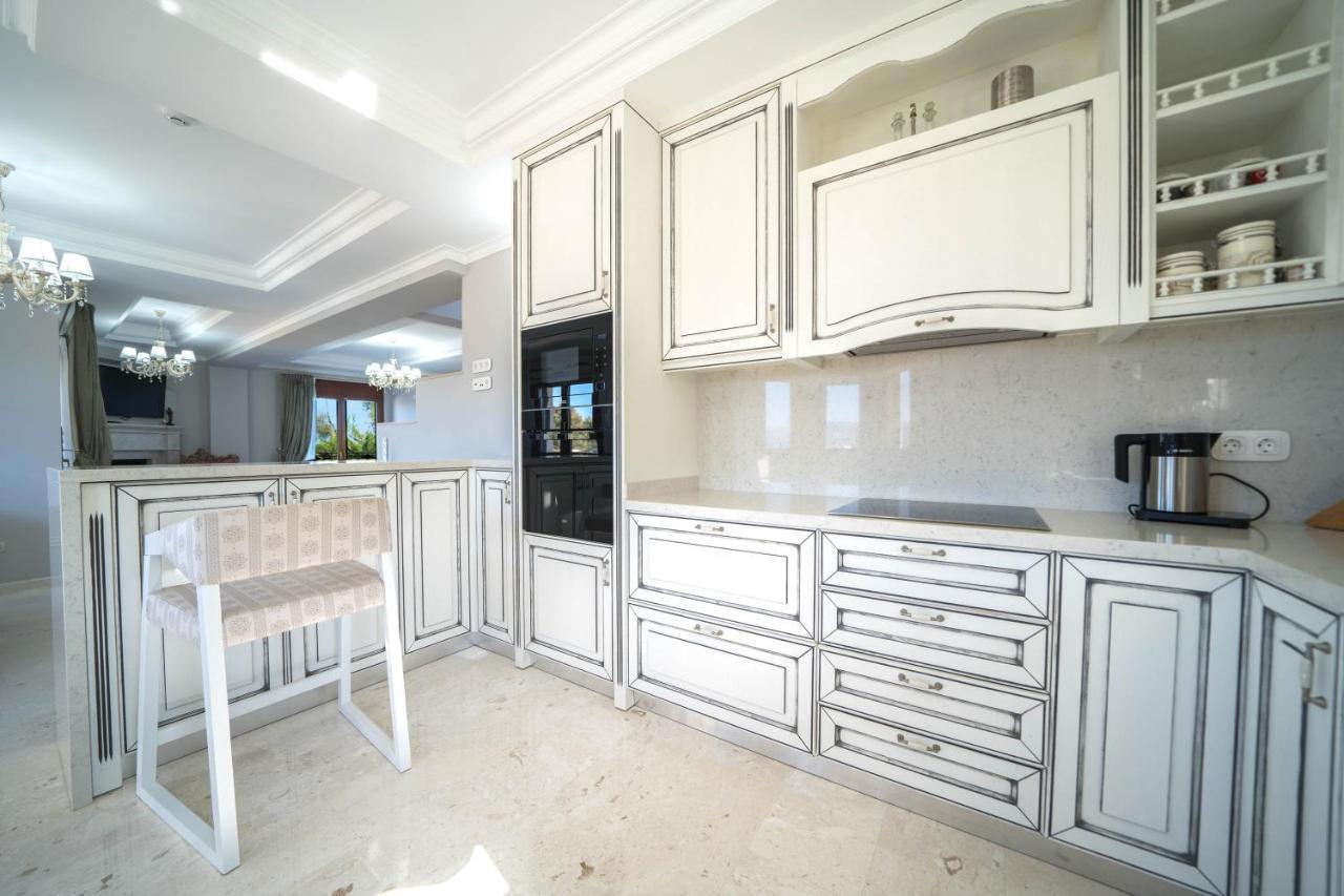Iremia Luxury With Pool Villa