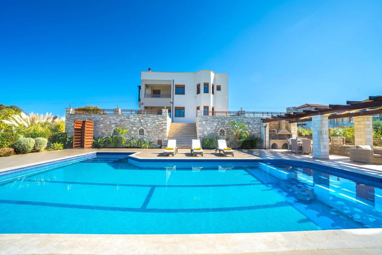 Iremia Luxury With Pool *