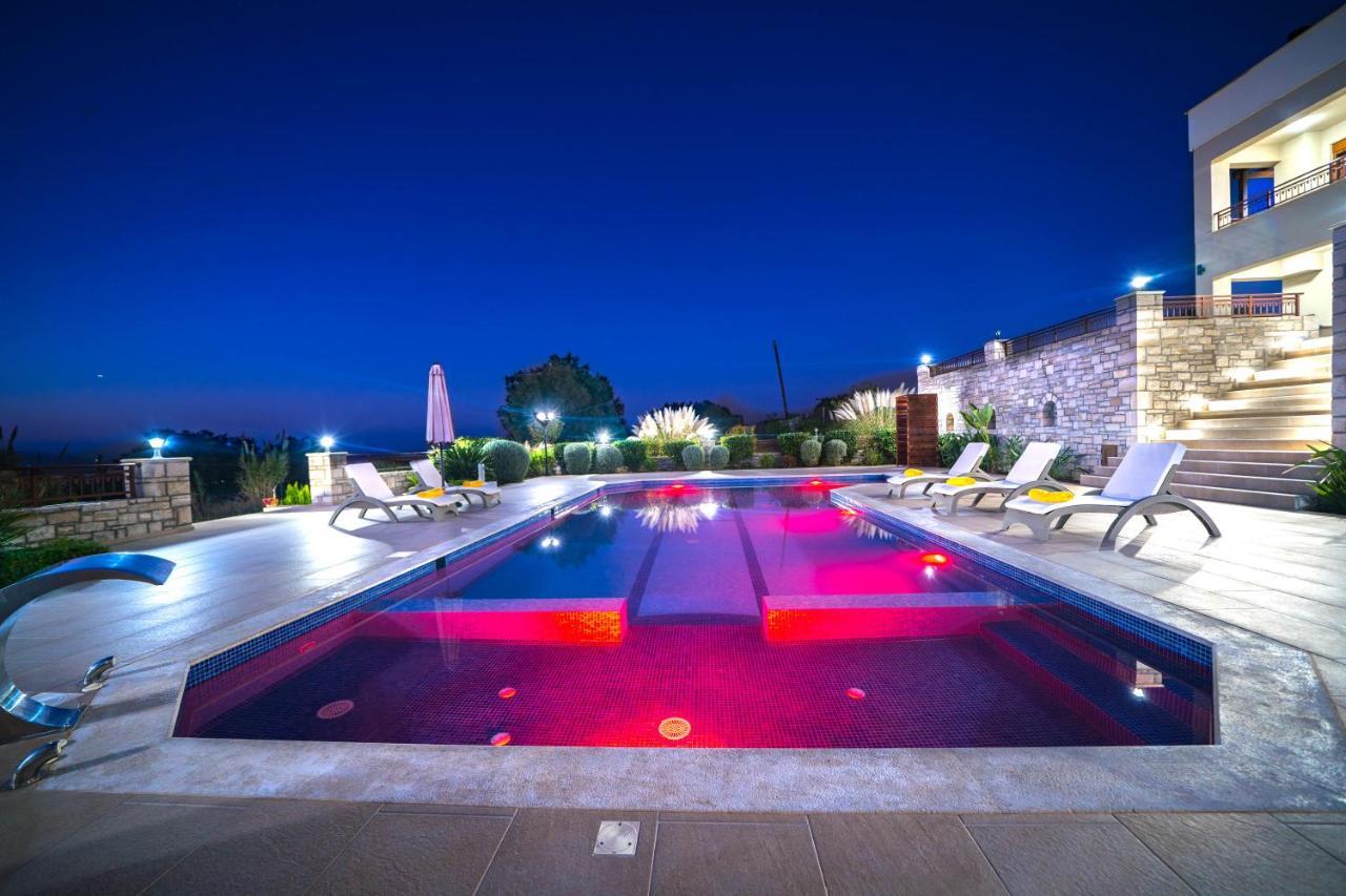 Iremia Luxury With Pool