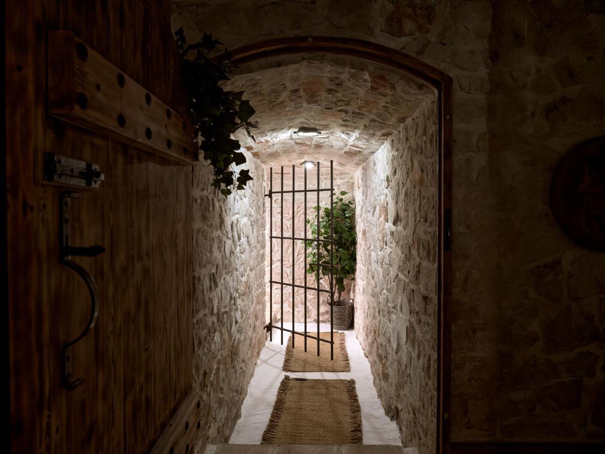 Villa Vafias - Tranquil Location, Ideal For Large Groups, By Zantewize *