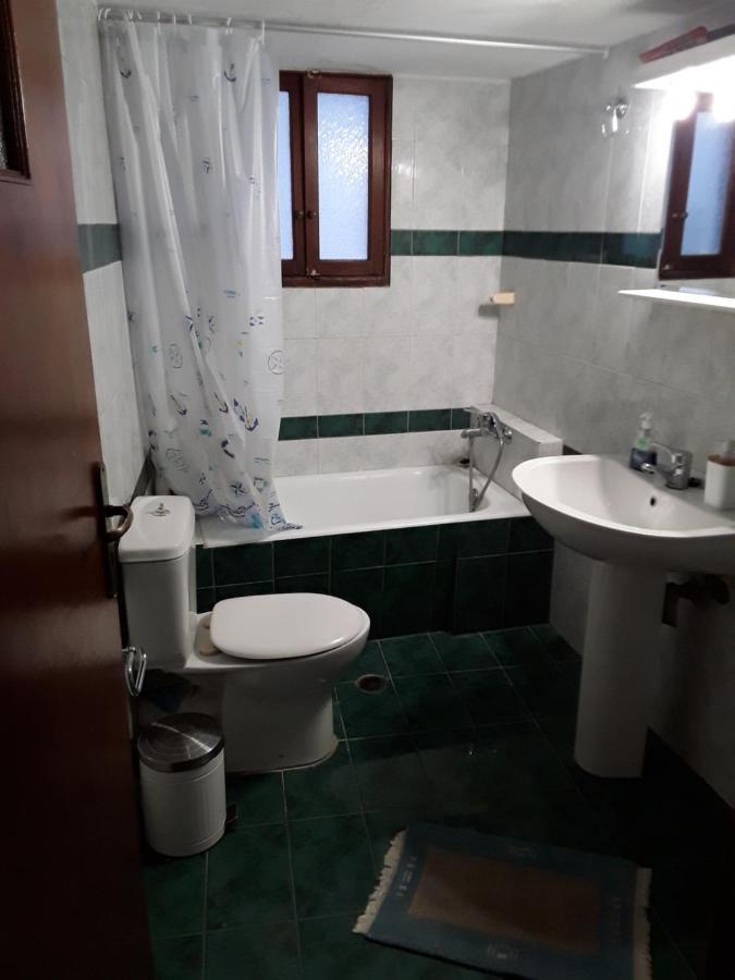 Square House Apartment *