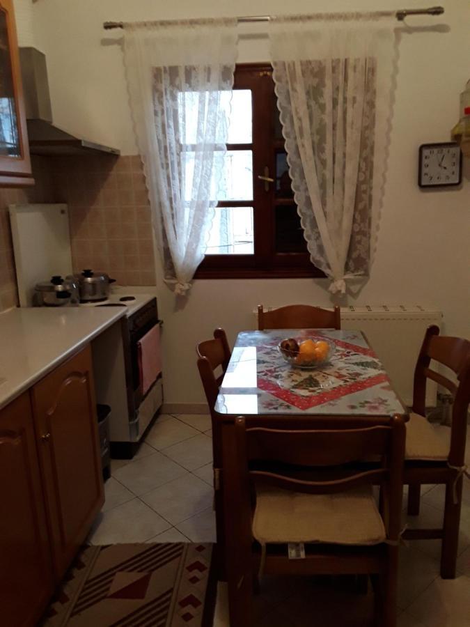 Square House Apartment *