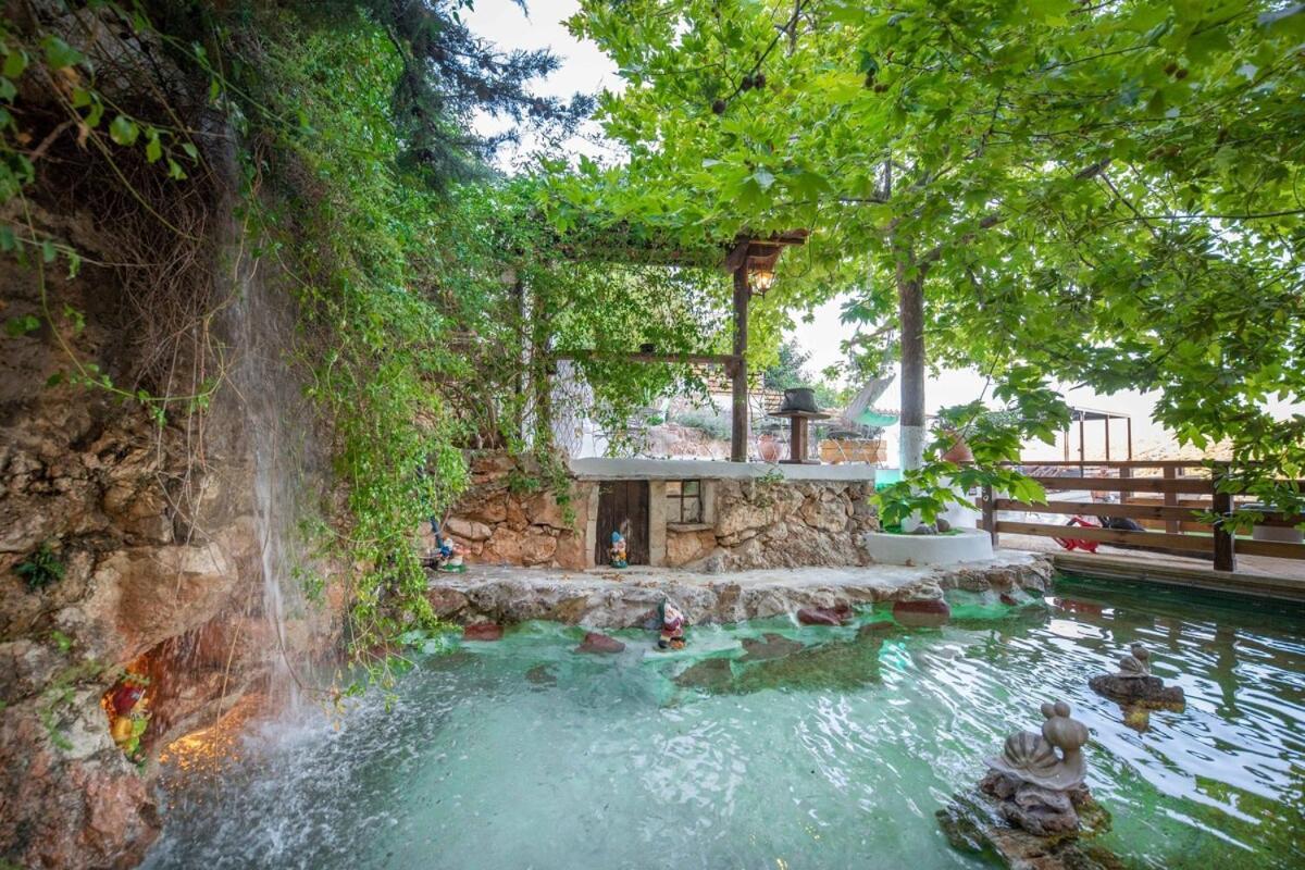Staras - With Private Heated Pool & Jacuzzi Villa