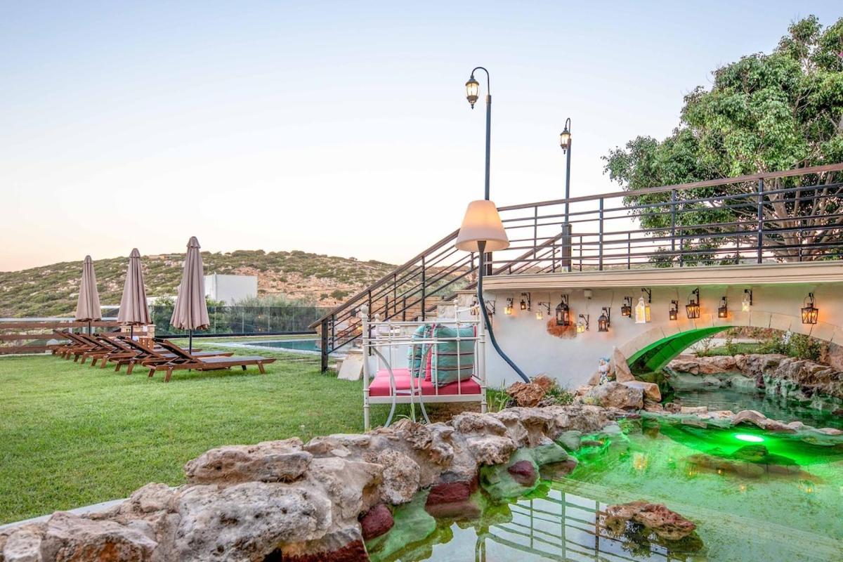 Staras - With Private Heated Pool & Jacuzzi *