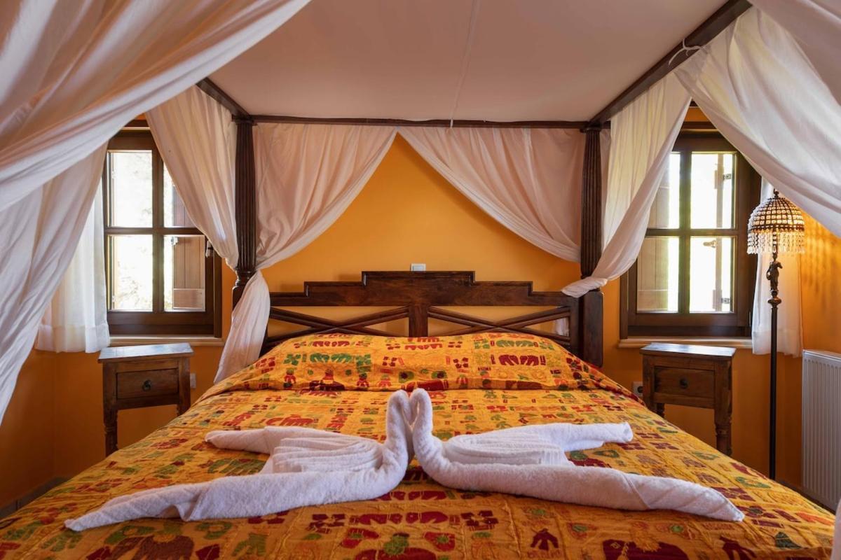 Staras - With Private Heated Pool & Jacuzzi *