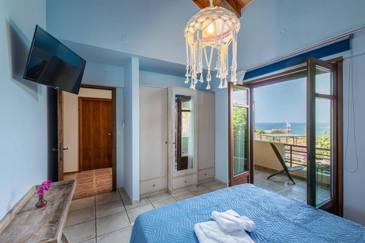 Staras - With Private Heated Pool & Jacuzzi Villa