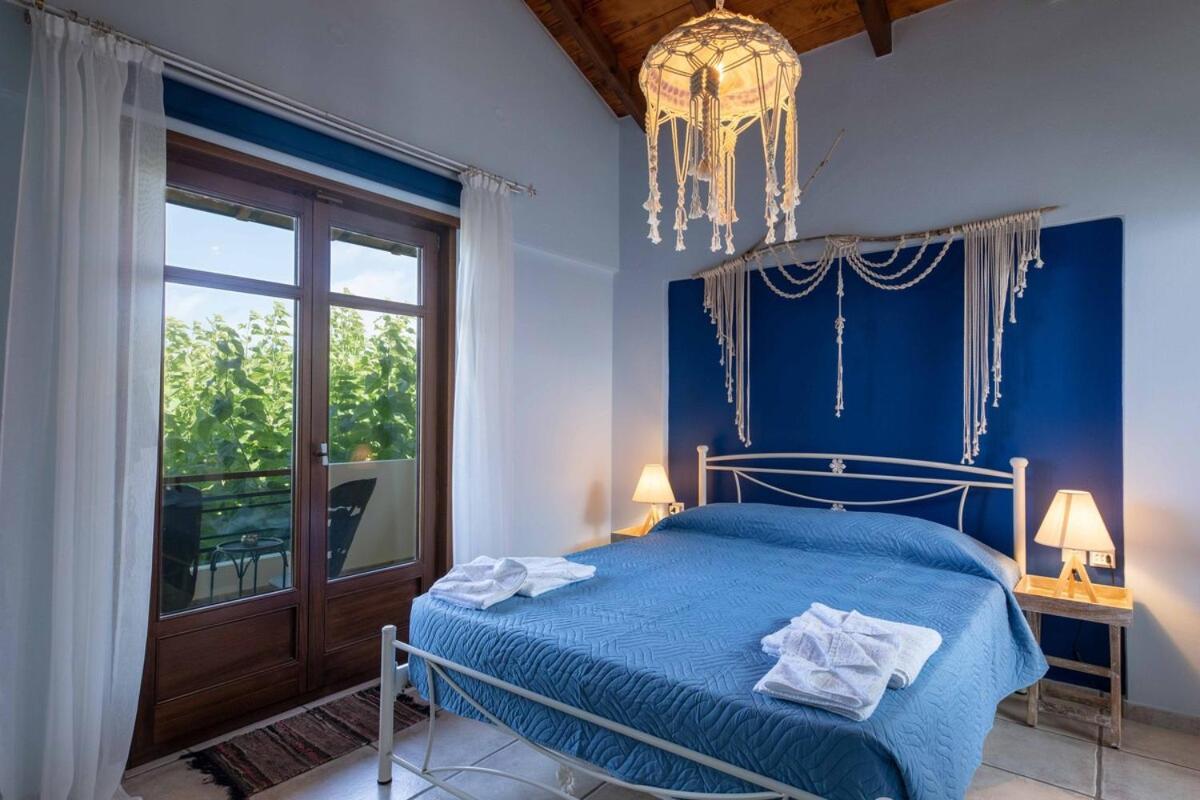 Villa Staras - With Private Heated Pool & Jacuzzi *
