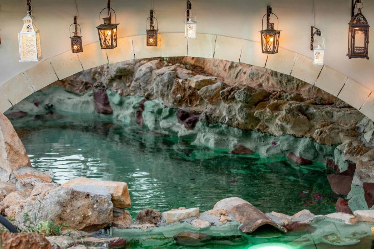 Staras - With Private Heated Pool & Jacuzzi *