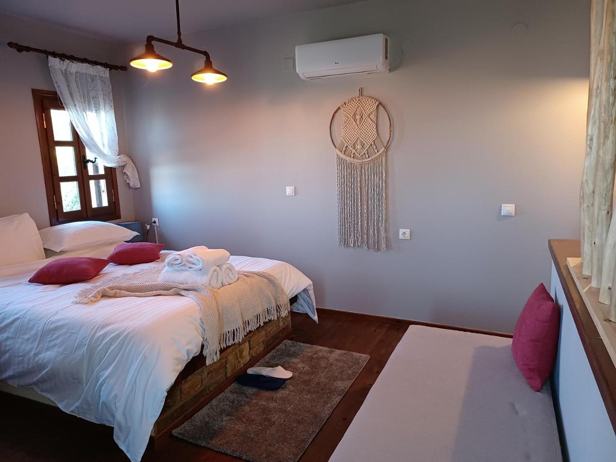 Rinoula's Traditional Apartment Mouresi