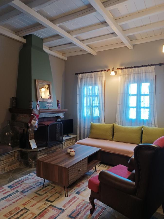 Rinoula's Traditional * Mouresi