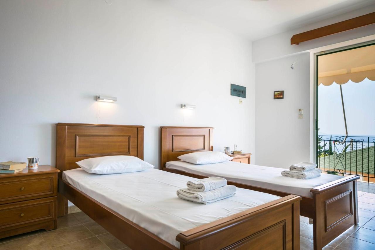 Saulas Aparthotel Lourdata (Kefalonia)